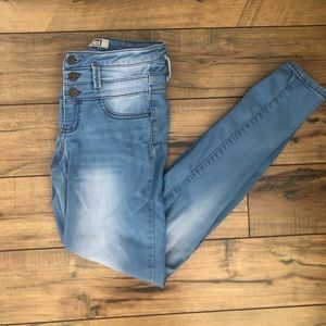 Jeans with some acid wash - 3 buttons at the top!